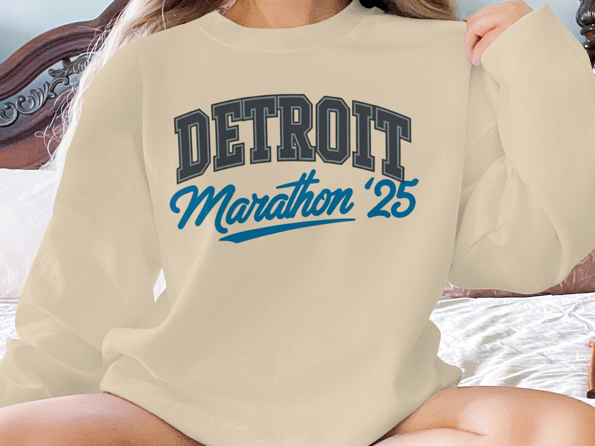 Detroit Marathon 25 tan crewneck sweater